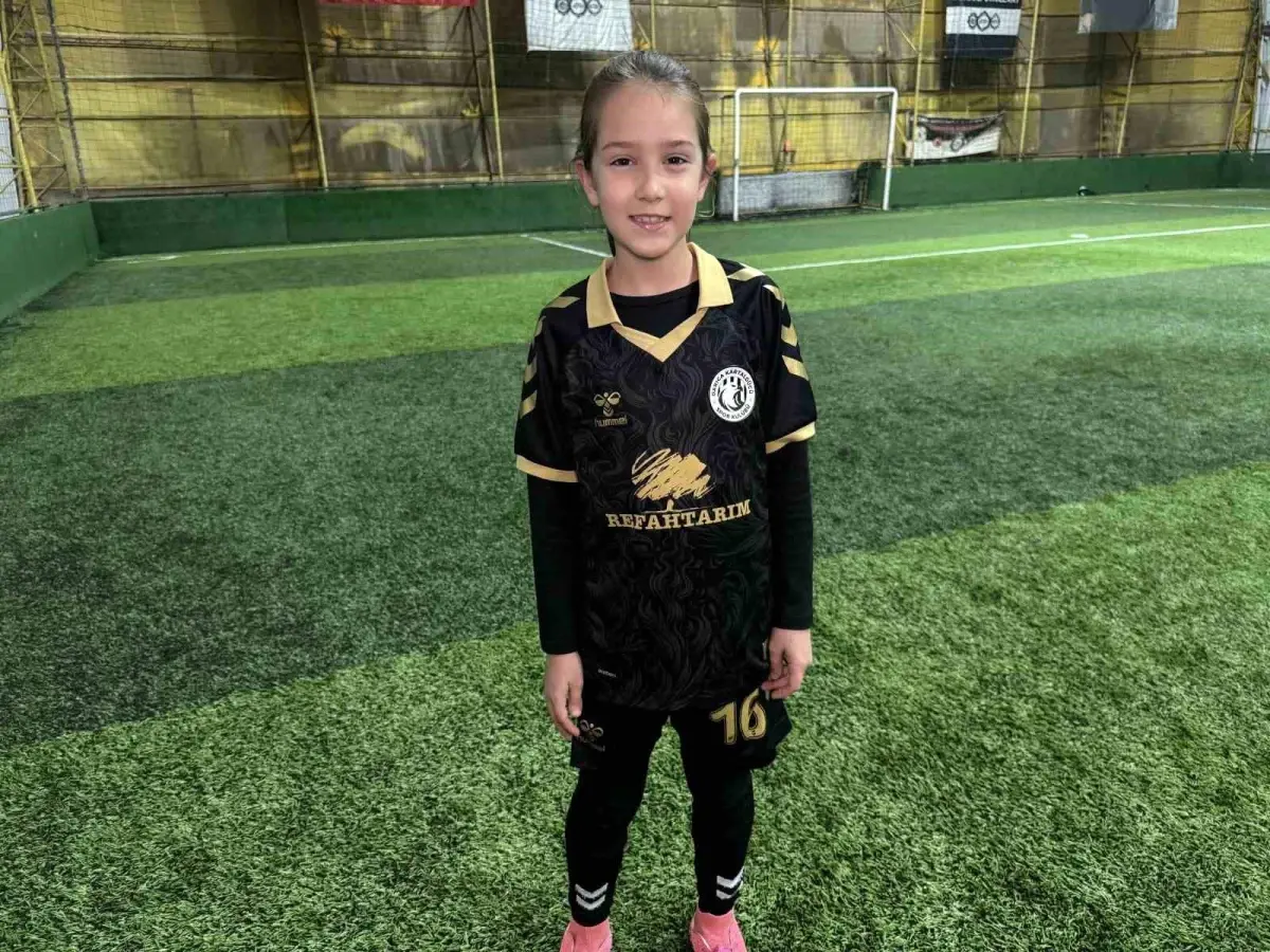 9 yaşındaki Defne\'nin golleri beğeni topladı