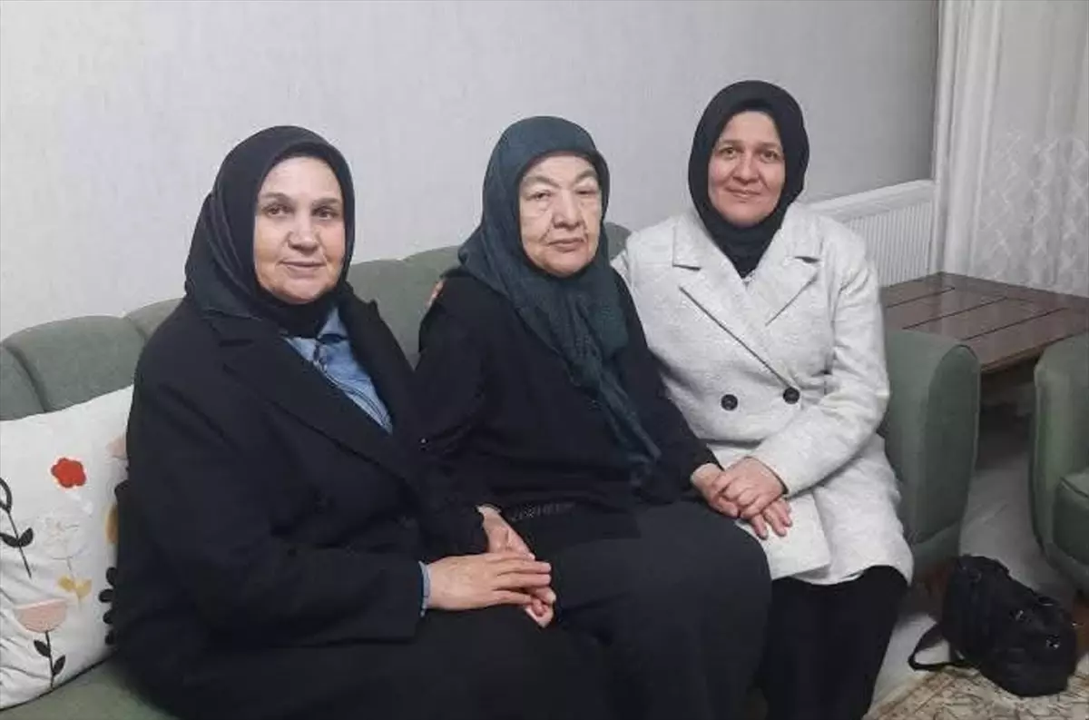 AK Parti Kadın Kolları MKYK Üyesi Yılmaz, Kıbrıs gazisi Tuna\'nın ailesini ziyaret etti