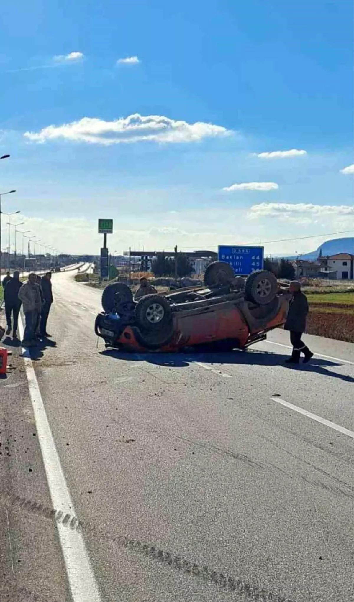 Denizli\'de Pikap Takla Attı