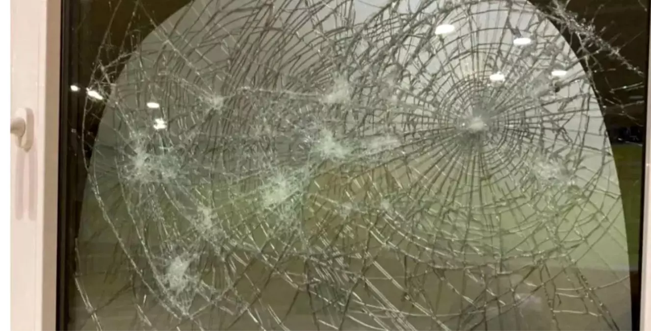 Hannover\'de Camilere Saldırı!