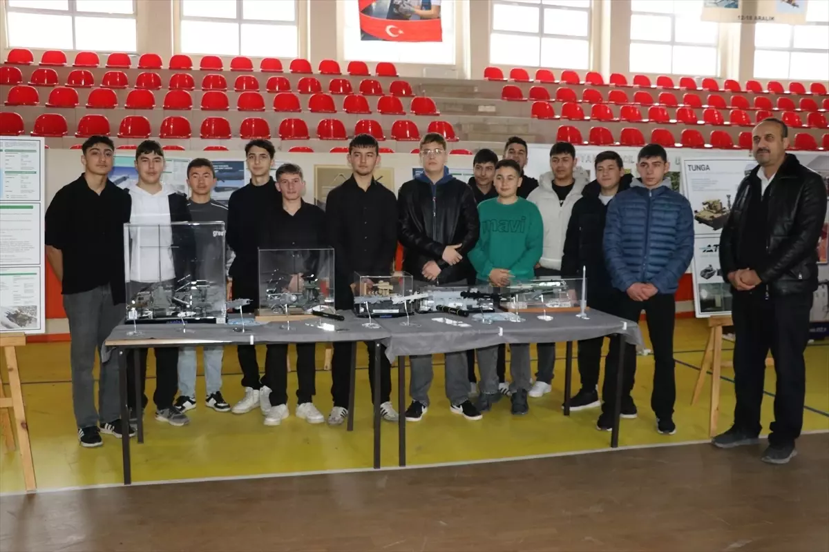 Amasya\'da meslek lisesi öğrencileri kendi imkanlarıyla ürettikleri teknolojik ürünleri sergiledi