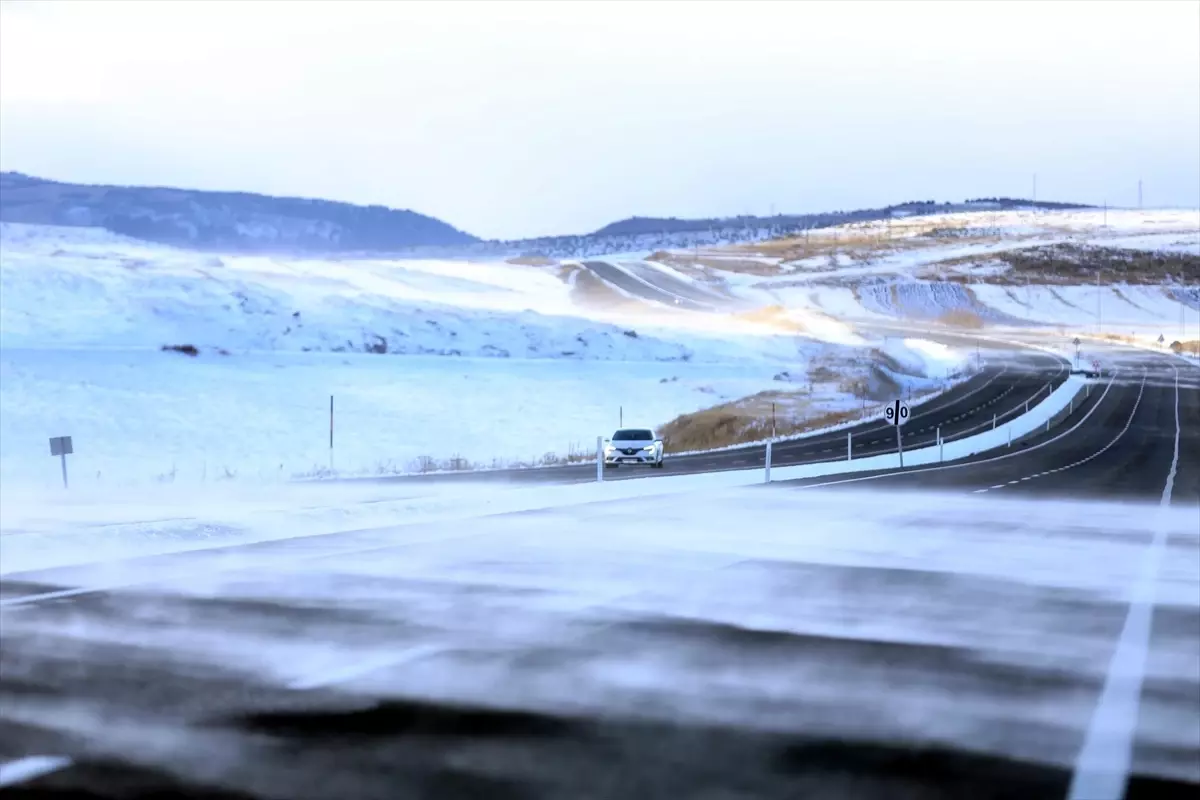 Ardahan-Şavşat Yolu Kar Nedeniyle Kapandı