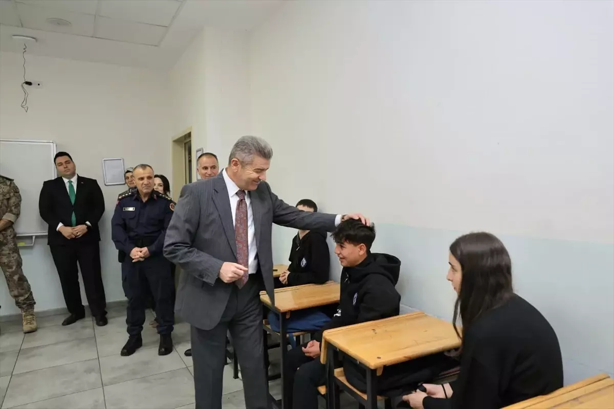 Vali Ergün\'den okul ziyaretleri