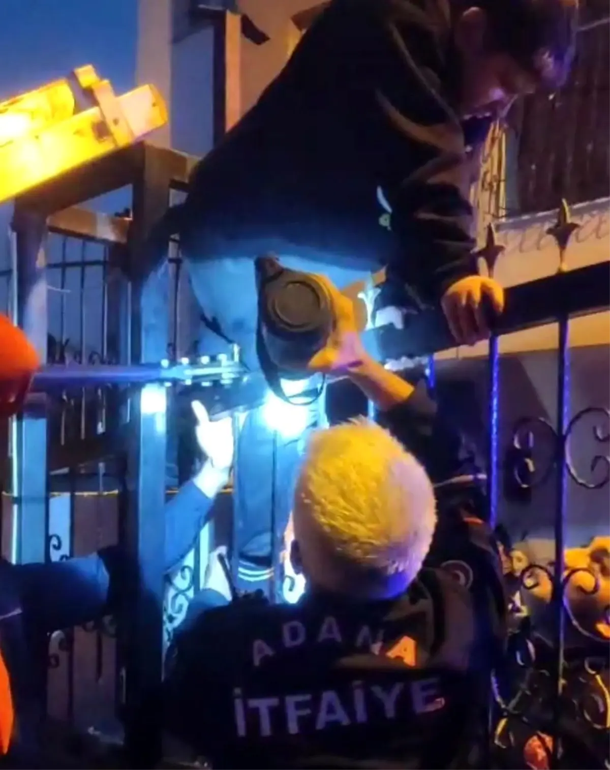 Adana\'da Çocuk Korkuluğa Saplandı