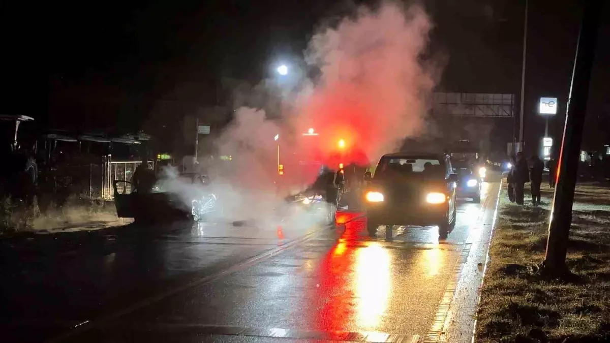 Bartın\'da Park Halinde Araç Yangını