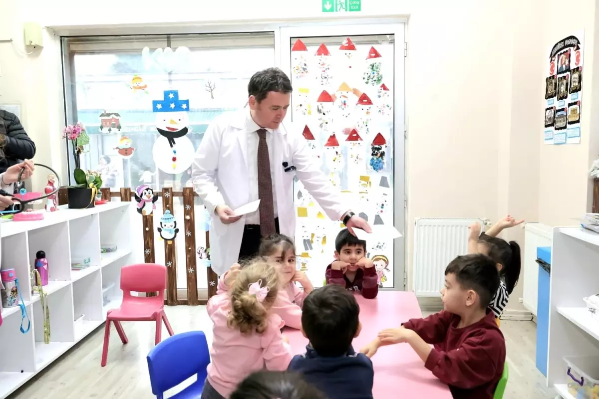 Başkan Erkan Aydın mesleğini çocuklara tanıttı