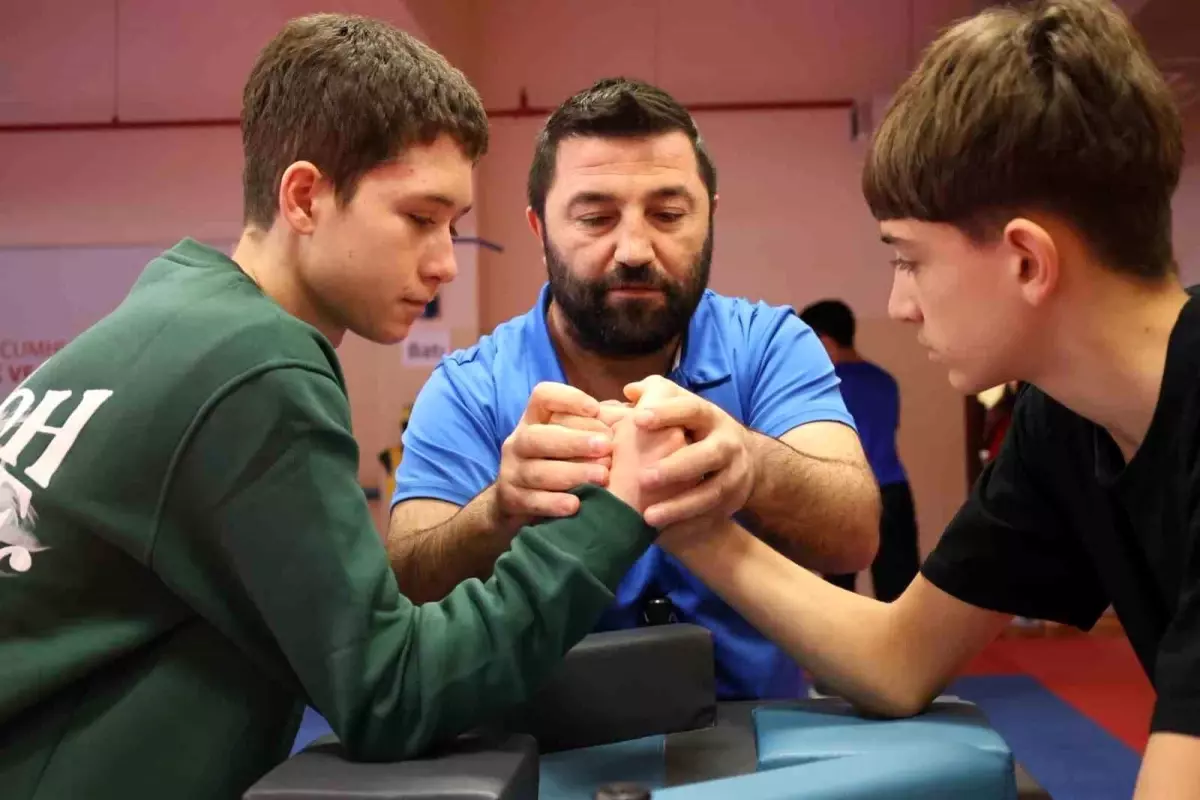 Bilecik\'te Bilek Güreşi Gençler İl Birinciliği Tamamlandı