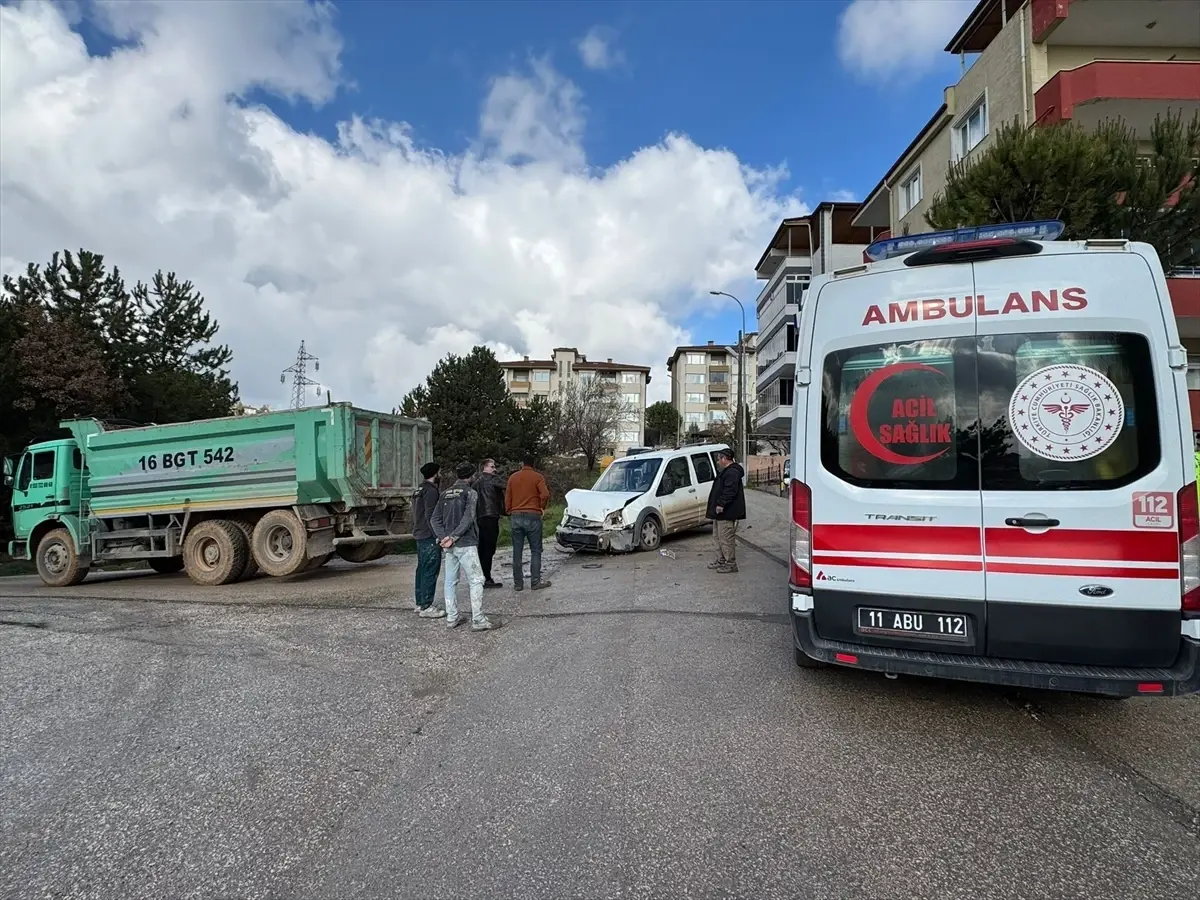 Bilecik\'te Trafik Kazası: 4 Yaralı
