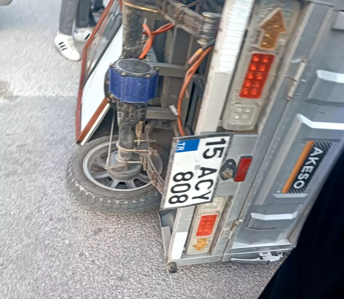Burdur\'da Minibüs ve Motosiklet Çarpıştı