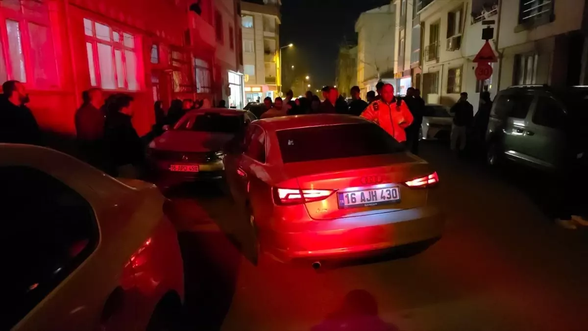 Kaçan Ehliyetsiz Sürücü İki Araca Çarptı