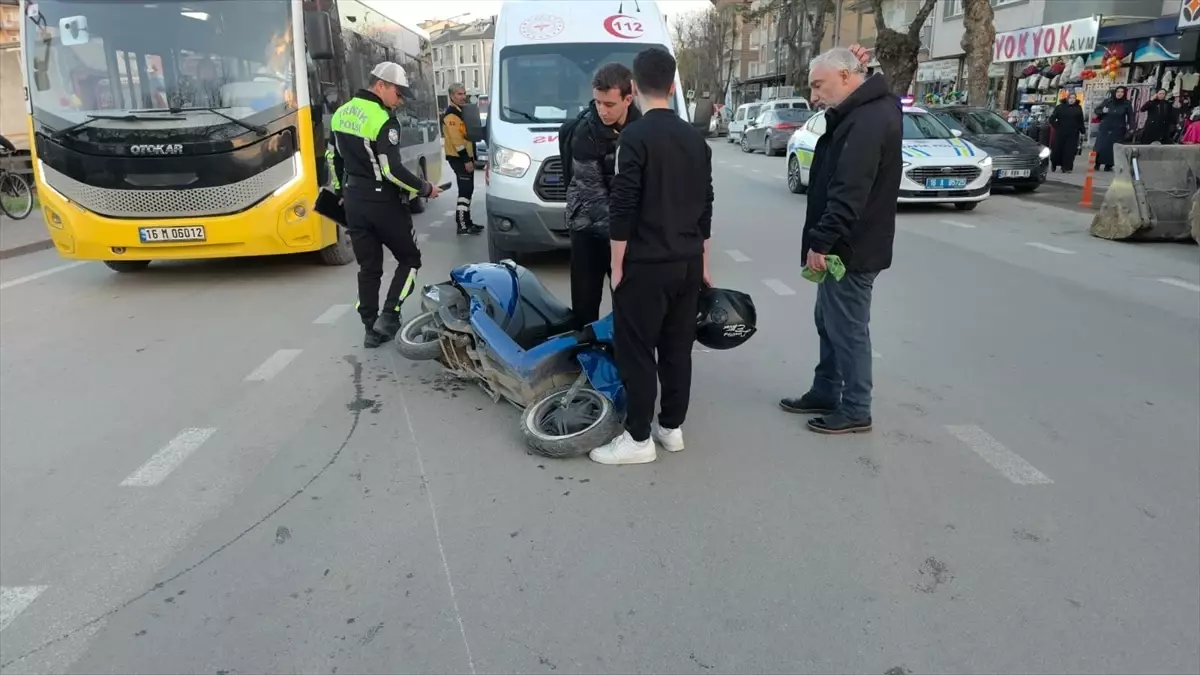 İnegöl\'de Motosiklet Kazası: 4 Yaralı