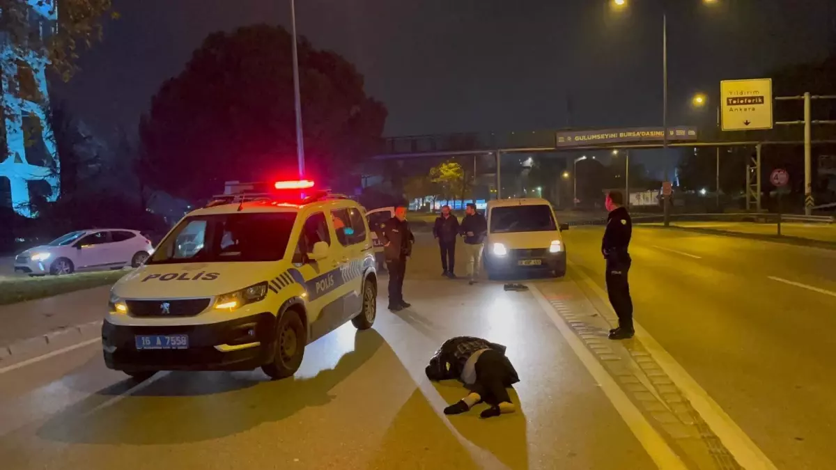 Bursa\'da Üst Geçidi Kullanmayana Otomobil Çarptı