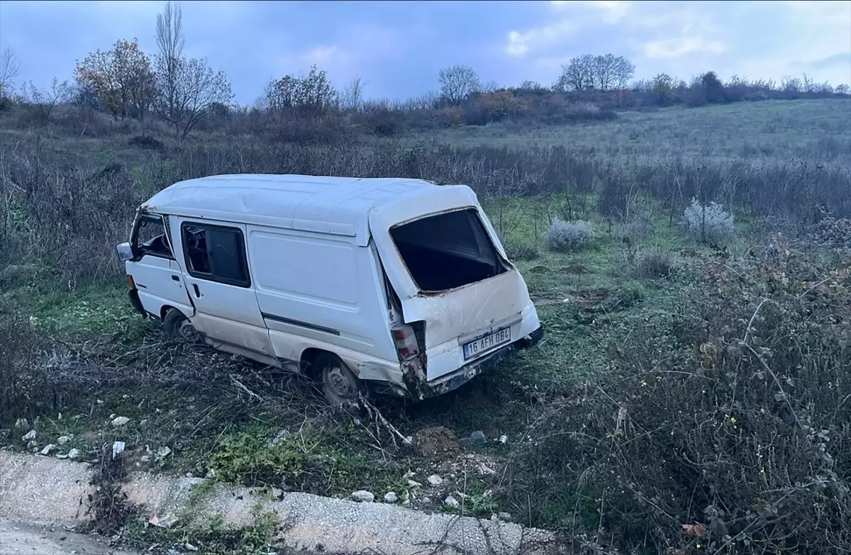 İnegöl\'de Panelvan Kaza Yaptı