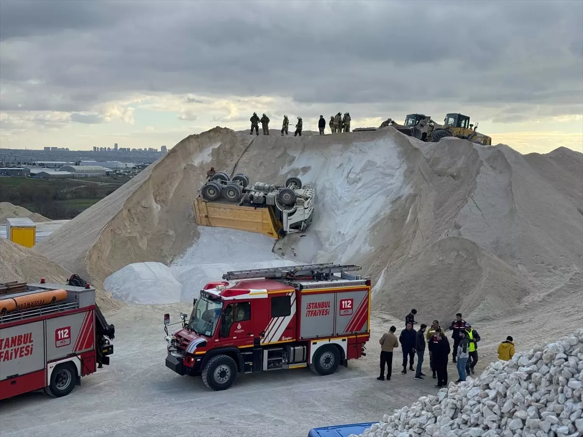 Çatalca\'da Kamyon Kazası: İşçi Hayatını Kaybetti