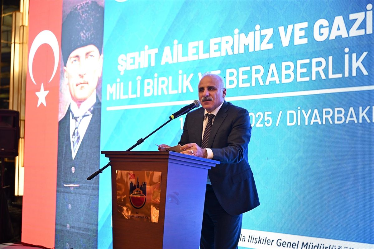 Diyarbakır\'da "Şehit Ailelerimiz ve Gazilerimizle Birlik ve Beraberlik Buluşması" programı yapıldı