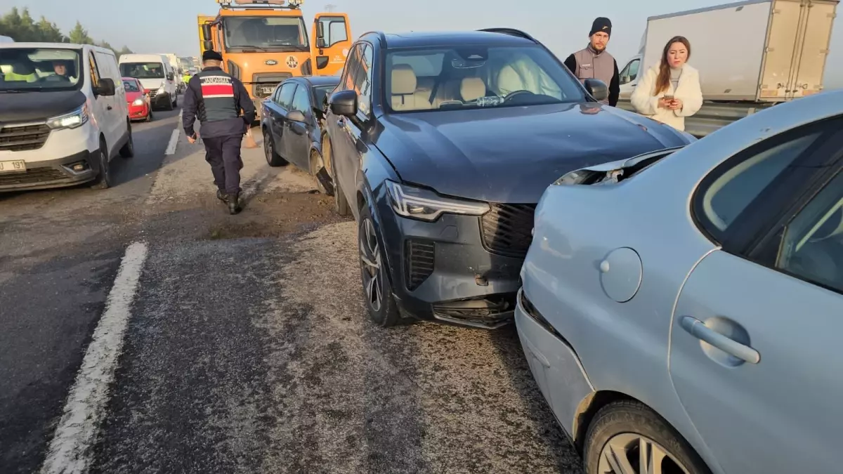 Edirne\'de Yoğun Sisle Zincirleme Kaza