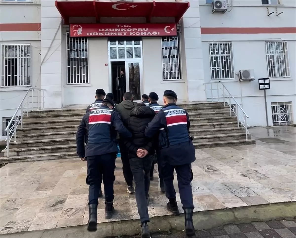 Edirne\'de 3 Göçmen Kaçakçısı Tutuklandı