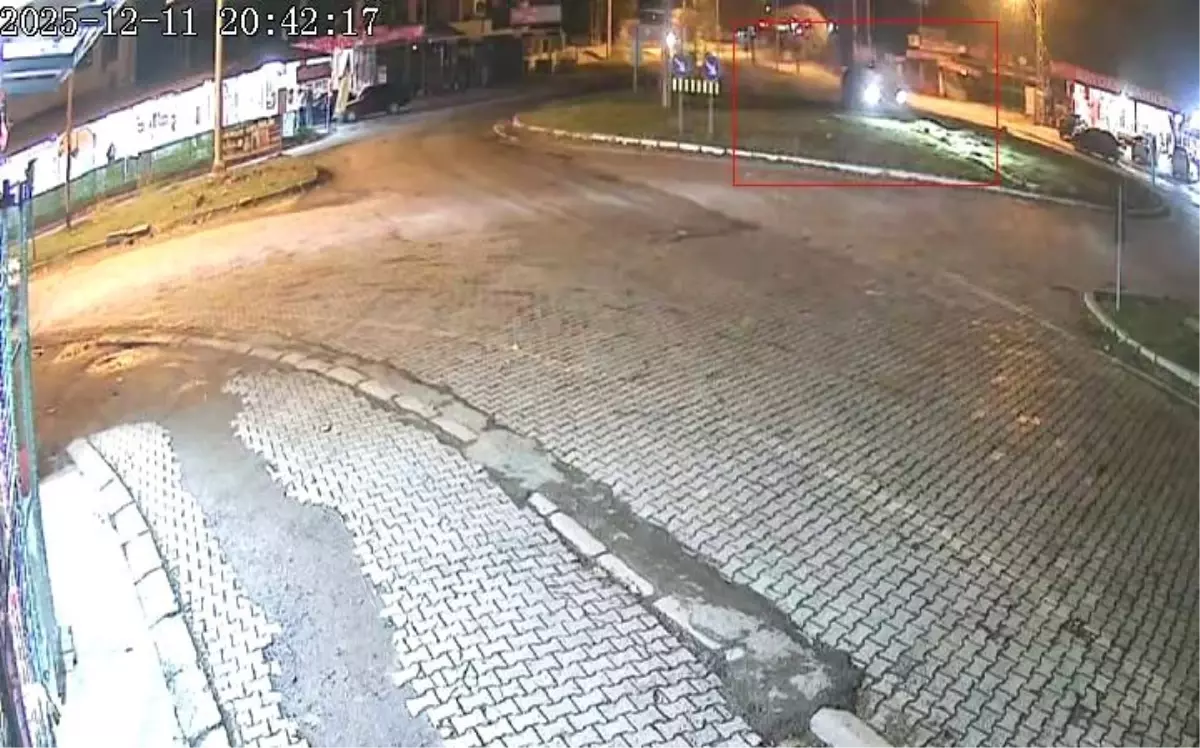 Elazığ\'da Kaza: Otomobil Refüje Çıktı