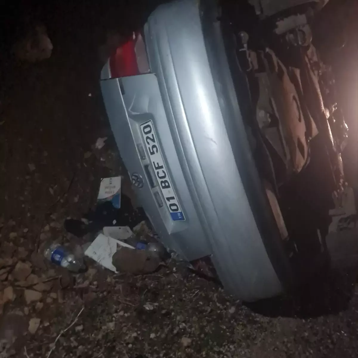 Feke\'de Takla Atan Araçta İki Yaralı