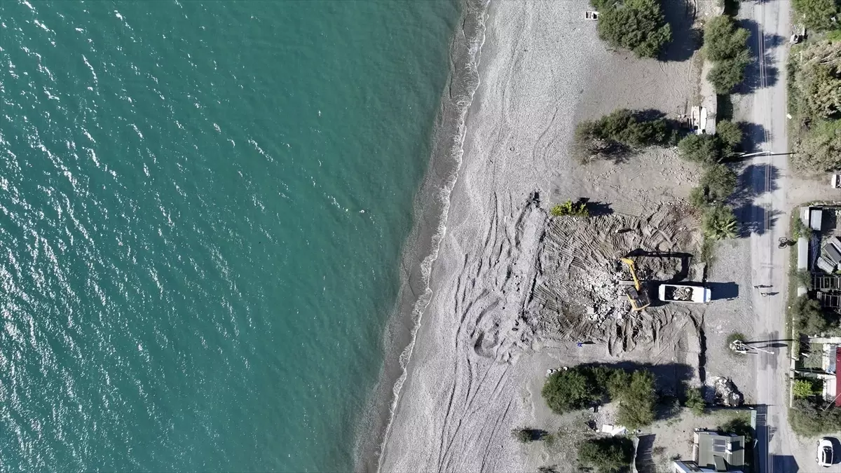 Fethiye\'de Kaçak Yapılar Yıkılıyor