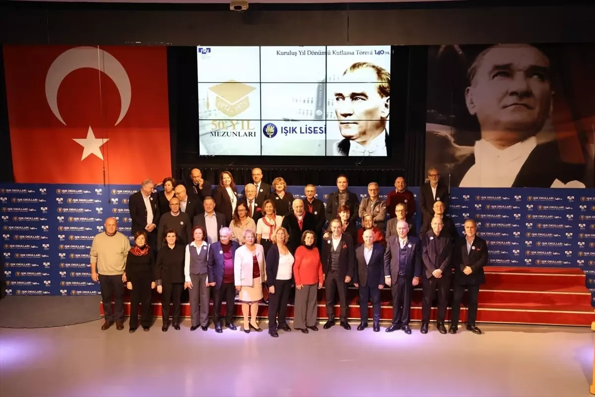 FMV Işık Okulları\'ndan 140. Yıl Kutlaması