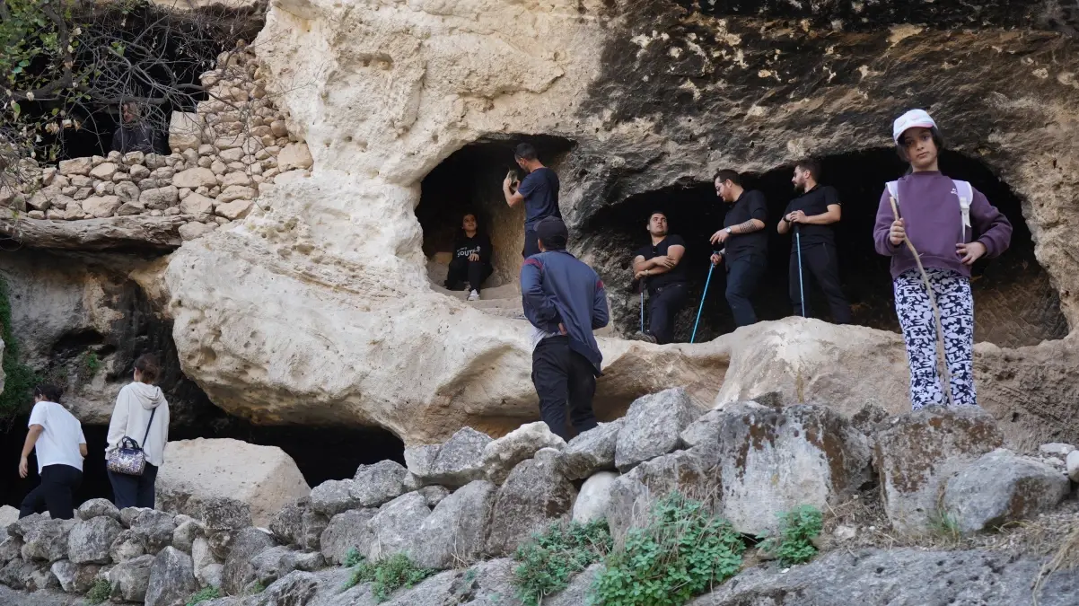 Şırnak\'taki \'7 Katlı Apartman Mağara\' Doğaseverlerin İlgi Odağı