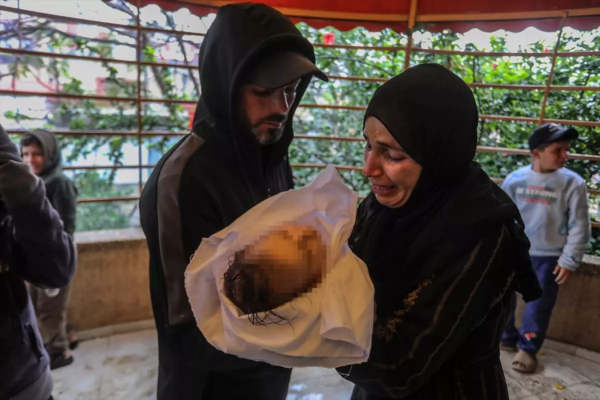 Han Yunus\'ta Bebek Soğuktan Hayatını Kaybetti