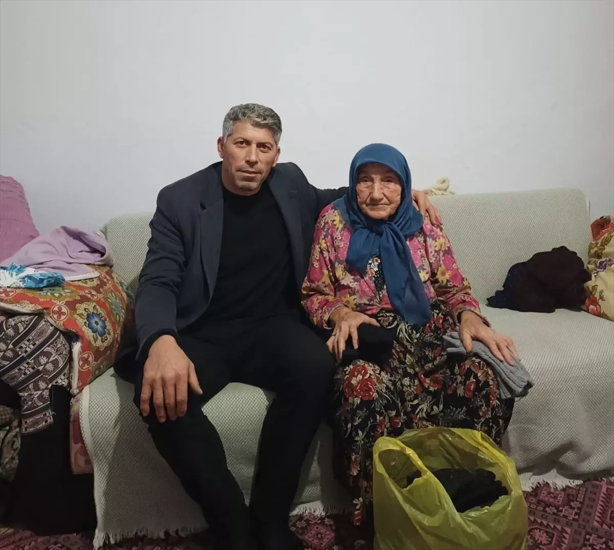 Elmas Kılıç\'tan Mehmetçik’e Çorap Hediye