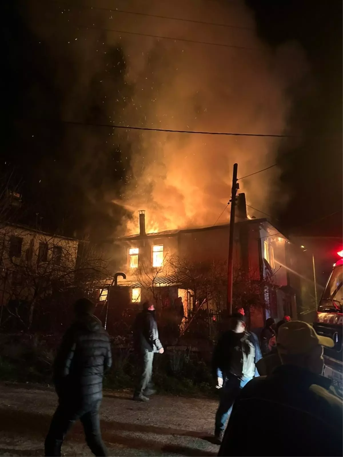 Bolu\'da Ev Yangını Söndürüldü