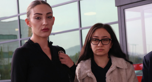 Güllü'nün kızı kaçış için her şeyi göze almış! İşte tır dorsesinde gitmek istedikleri ülke Güllü'nün kızı kaçış için her şeyi göze almış! İşte tır dorsesinde gitmek istedikleri ülke