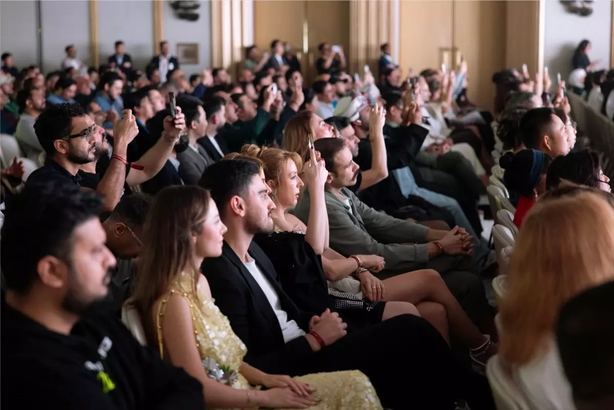 Huawei\'nin Yeni Amiral Gemileri Dubai\'de Tanıtıldı