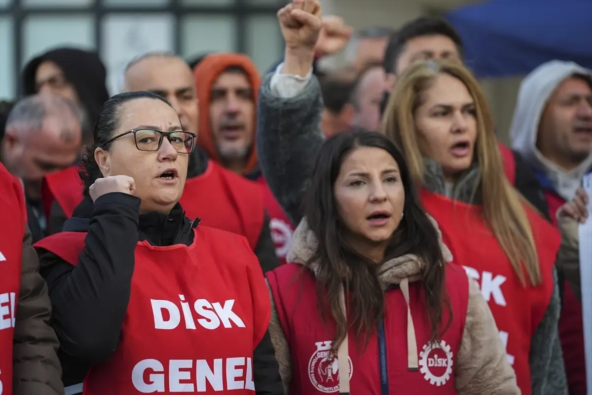 İzmir İşçileri Hakkını Arıyor