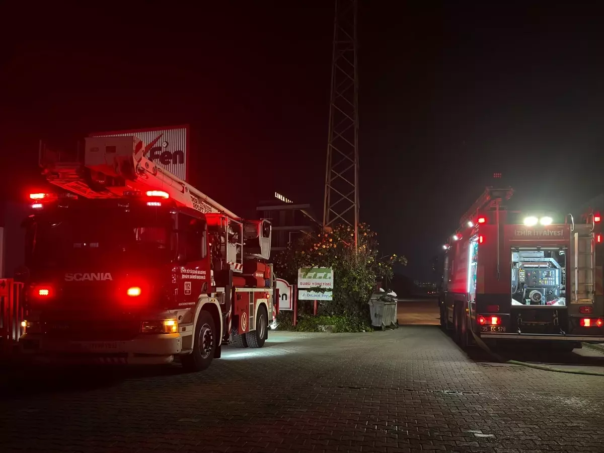 Kemalpaşa\'da Fabrikada Yangın