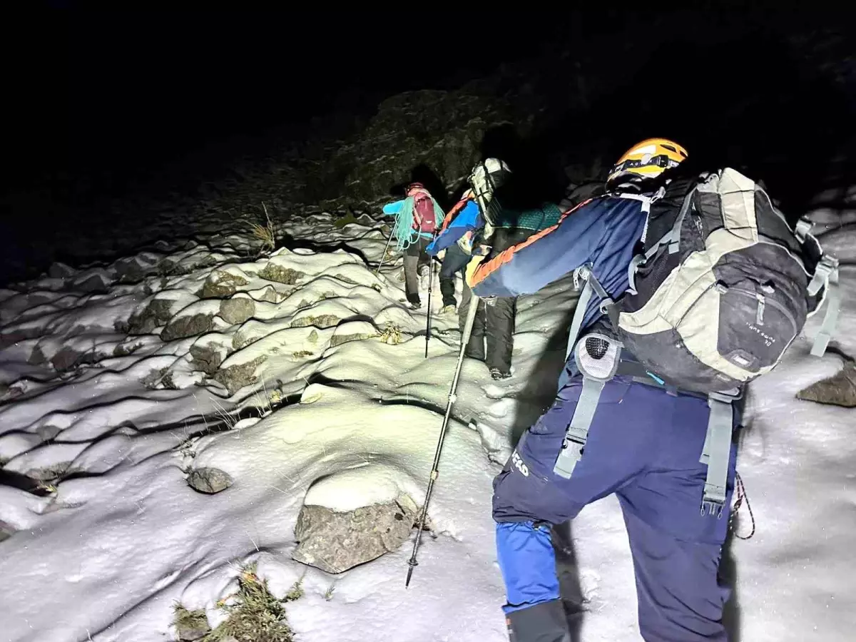 Adana\'da Mahsur Kalan Gençler Kurtarıldı