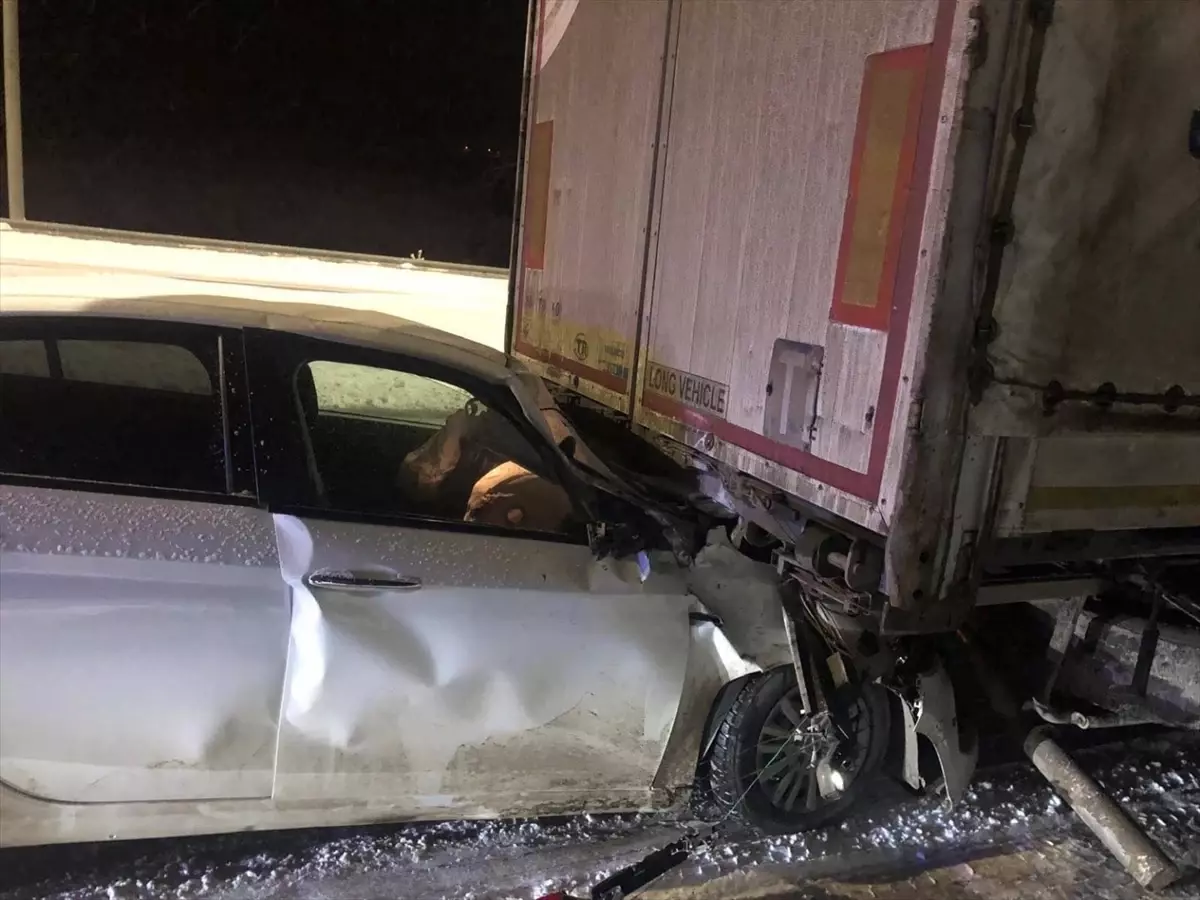 Sarıkamış\'ta Kaza: Sürücü Yaralandı