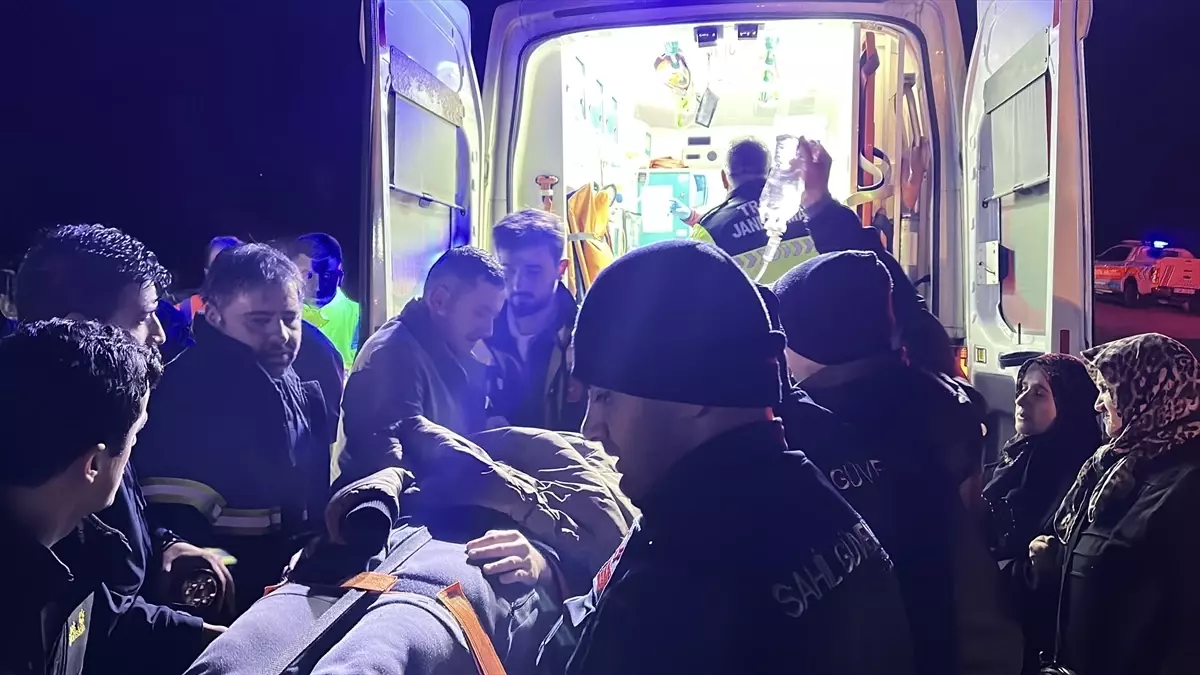 İnebolu\'da Uçurumdan Düşen Araçta Sürücü Yaralandı