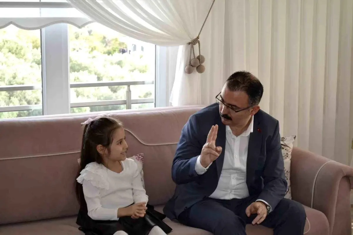 Kaymakam Ali Ekber Ateş, Öğrencilerin Evine Misafir Oldu