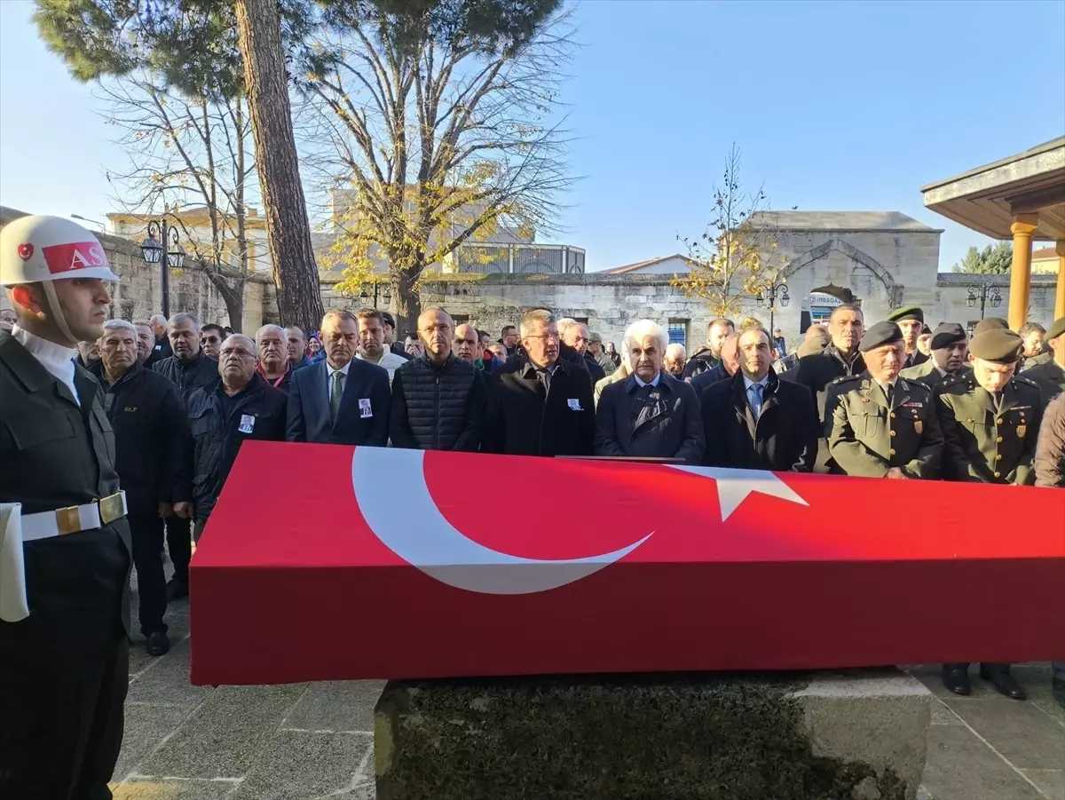 Ekrem Karaca\'nın Cenazesi Toprağa Verildi