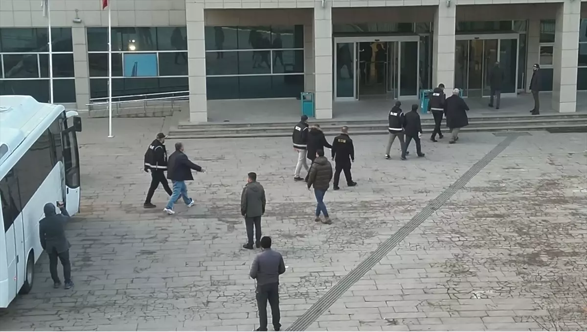 FETÖ Operasyonunda 15 Gözaltı, 1 Tutuklama