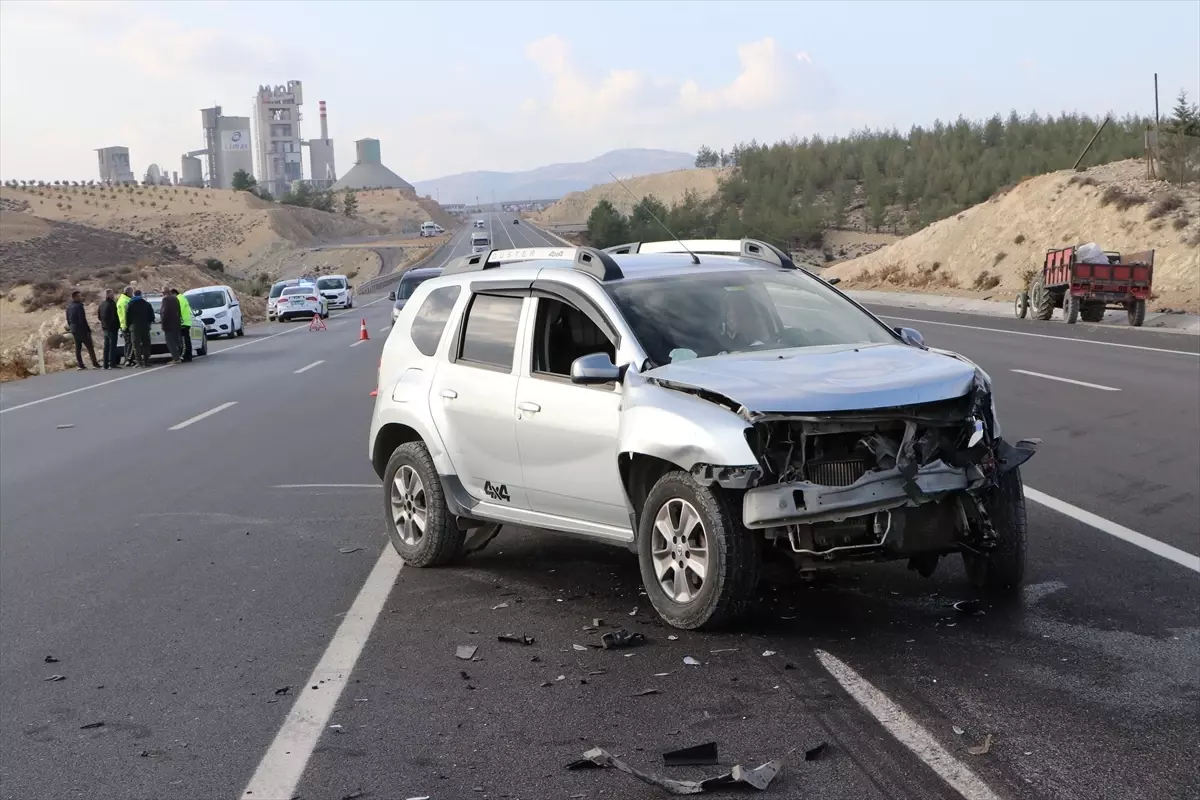 Kilis\'te Trafik Kazası: 3 Yaralı