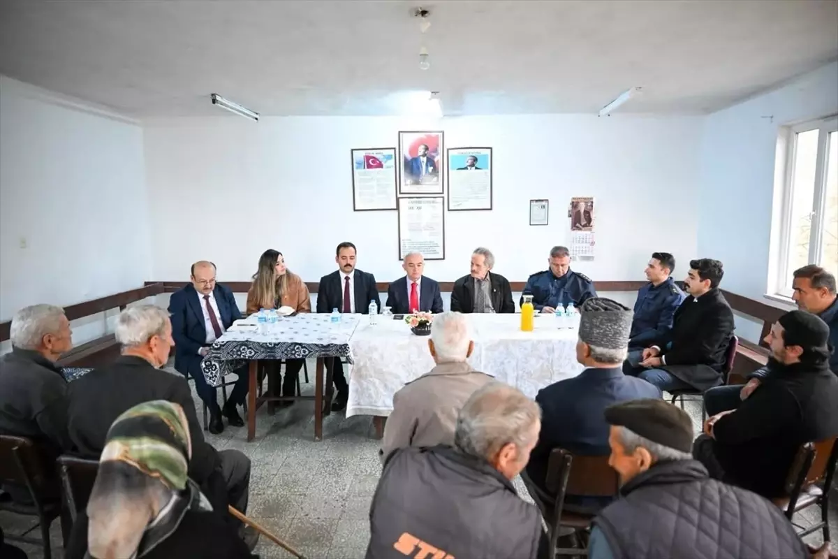 Vali Turan, Şükrüpaşa Köyü\'nde Vatandaşlarla Buluştu