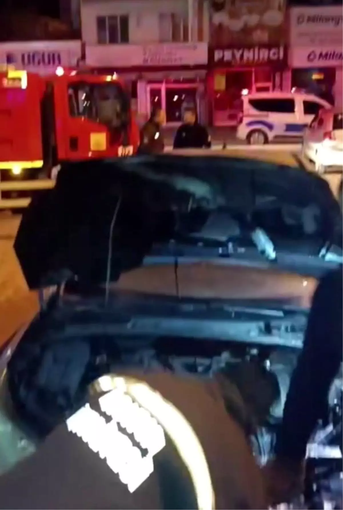 Beyşehir\'de Park Halindeki Araçta Yangın