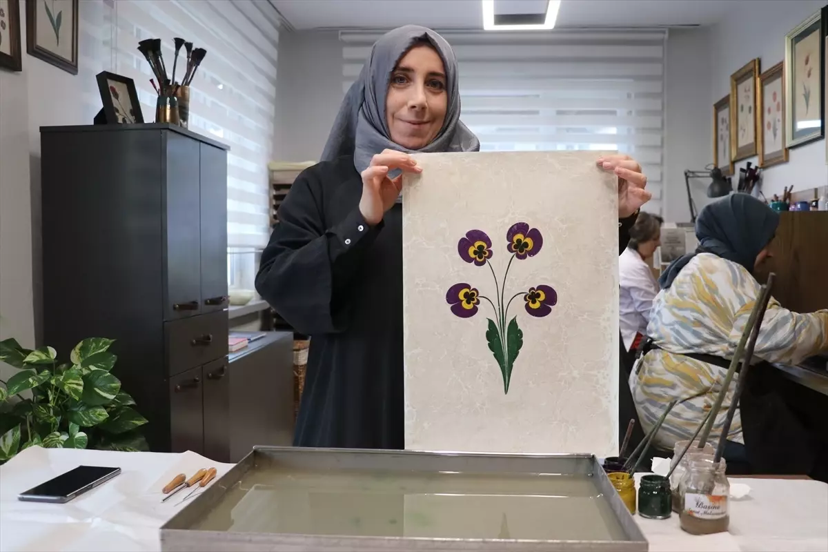 Ebru Sanatına Hayat Veren Eğitimci