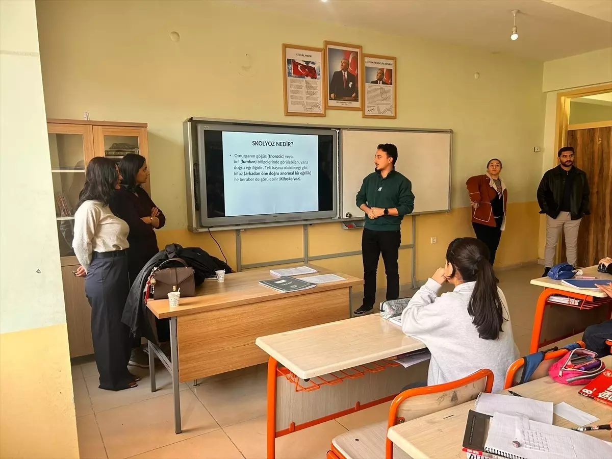 Muş\'ta Skolyoz Taraması Devam Ediyor