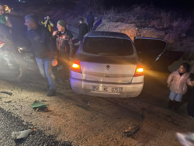 Mardin'de 3 aracın karıştığı trafik kazasında 3 kişi öldü, 6 kişi yaralandı Mardin'de 3 aracın karıştığı trafik kazasında 3 kişi öldü, 6 kişi yaralandı