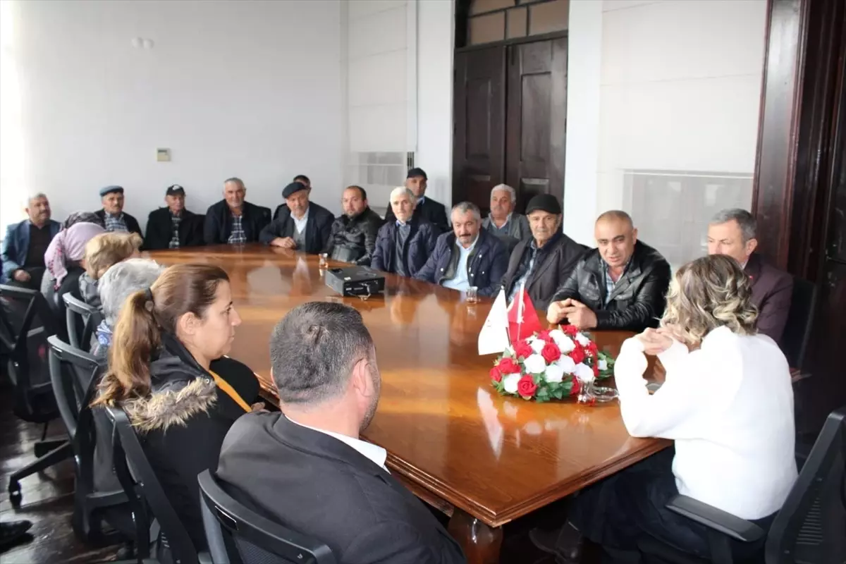 Köylüler Kaymakam\'ı Ziyaret Etti