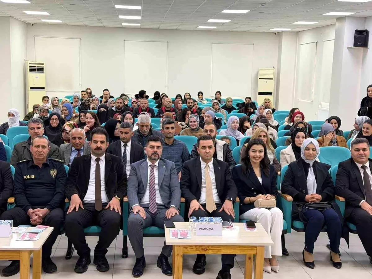 Midyat\'ta "koruyucu aile hizmet modeli" bilgilendirme toplantısı düzenlendi