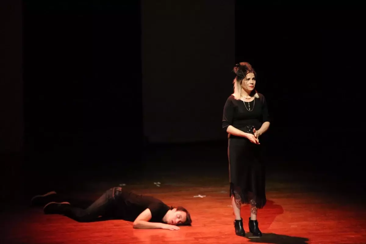 Muğla\'da \'Umut\' Tiyatrosu İle Bağımlılıkla Mücadele