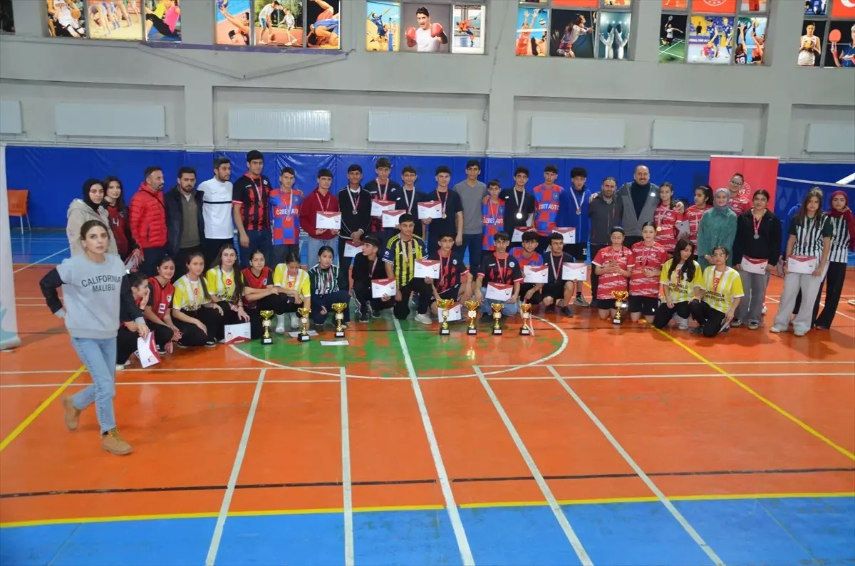 Muş\'ta Badminton Müsabakaları Düzenlendi