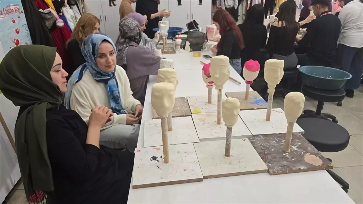 Köy Çocukları İçin Kukla Atölyesi